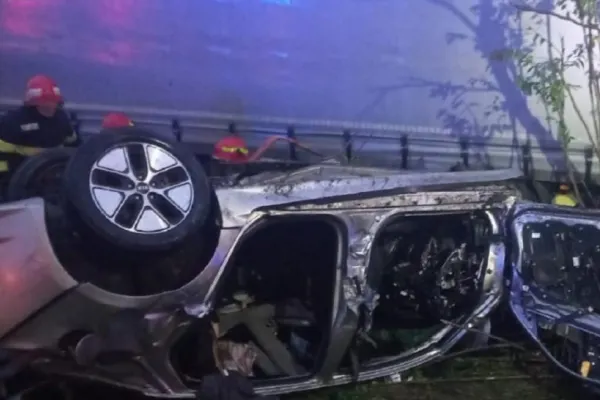 Accident devastator în Mehedinți - Trei tineri au murit după ce s-au izbit cu mașina de un TIR
