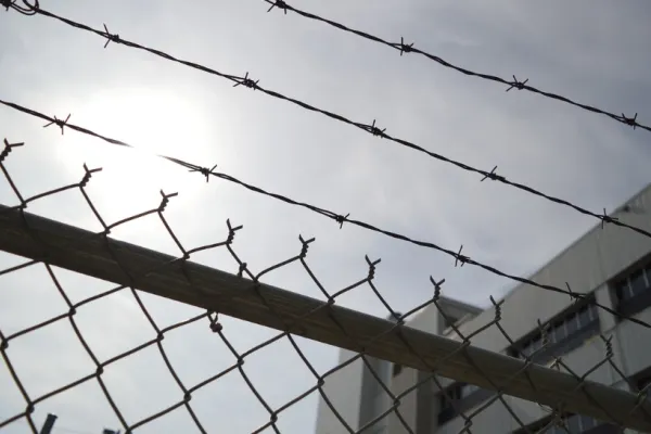 La Penitenciarul Deva, jumătate din paza închisorii se face cu deţinuţi. Cum a ajuns lupul paznic la...lupi, din cauza grevei