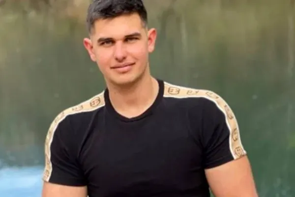 Cine e autorul noului atac armat din Serbia. Tânărul de 21 de ani a fost prins de polițiștii sârbi după ce a omorât 8 persoane