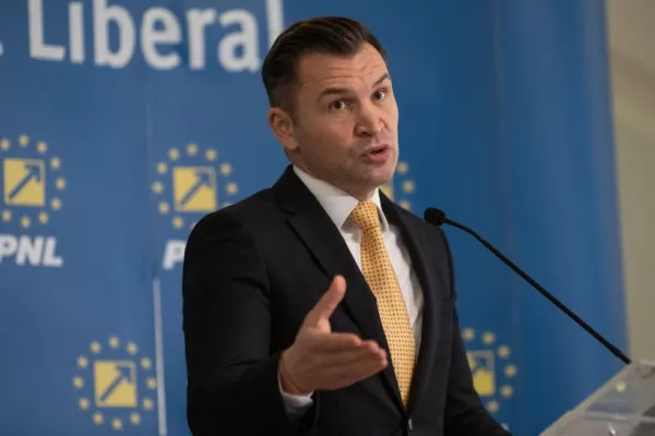 Ionuț Stroe: Nicușor Dan a lăsat Parcul Tineretului să se dărame, în timp ce Orășelul Copiilor și Lumea Copiilor, administrate de Daniel Băluță, sunt îngrijite și arată bine