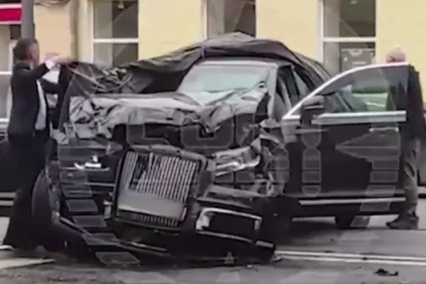 Limuzina de lux a patriarhului Kirill, implicată într-un accident grav. Bolidul extravagant, unic în lume, aproape distrus în urma impactului