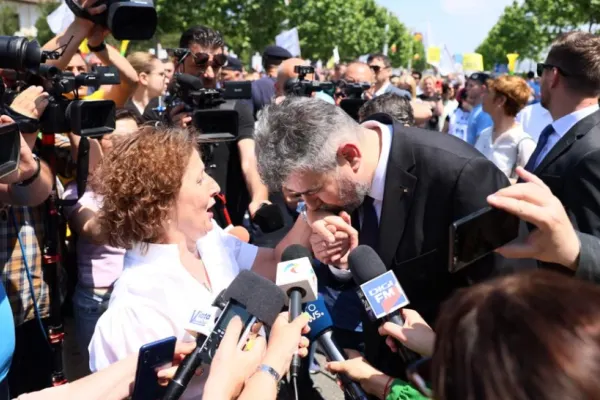 Marcel Ciolacu s-a întâlnit cu profesorii care l-au huiduit la Buzău: Viitorul Guvern trebuie să redea demnitatea şi respectul cuvenit dascălilor!