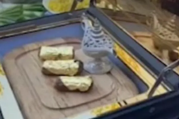 Mici cu foiță de aur - O nouă sfidare a liderului PSD care deține un restaurant