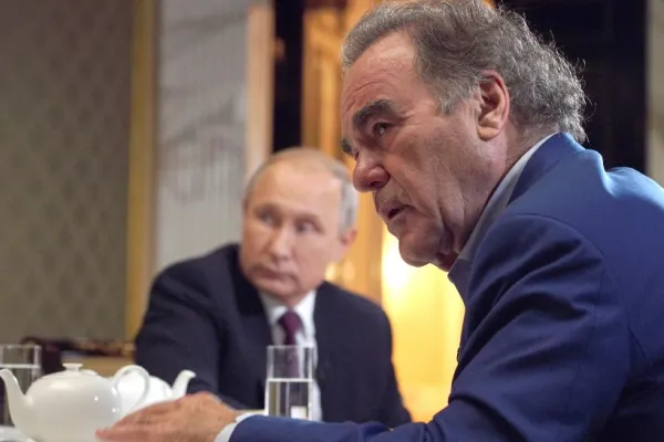 Oliver Stone: „Putin este „un mare lider” pentru Rusia!”
