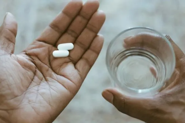 Bărbat, escrocat în stil mare de o prietenă de familie! Femeia l-a "tratat" cu suplimente alimentare în valoare de 60.000 de euro pentru un presupus cancer