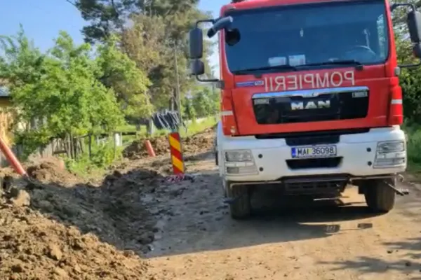Accident teribil în Gorj. Un muncitor a fost prins sub un mal de pământ. Intervenție contracronometru