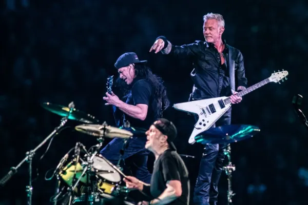 Cea mai tare poantă după meciul Farul și Rapid. N-a fost blat sau accident, au omagiat noul album METALLICA