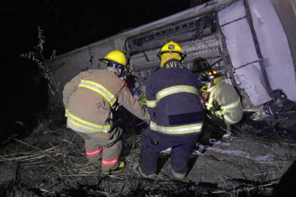 Accident grav, în Mexic: cel puțin 18 turiști au murit după ce microbuzul s-a prăbușit în râpă