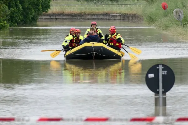 Tragedie în Italia: 2 morți, sute de persoane evacuate după ce a plouat 48 de ore fără oprire - FOTO