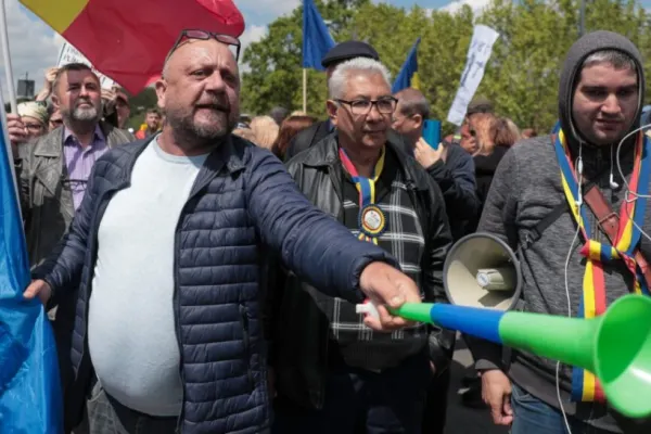 Reacția Jandarmeriei după ce fostul premier Orban a fost agresat de protestatarii AUR: Exista riscul ca siguranța să-i fie pusă în pericol