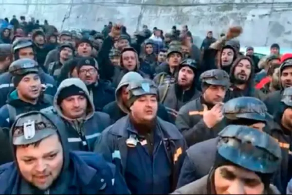 Minerii amenință cu proteste și greva foamei dacă nu primesc 3.000 lei la final de an
