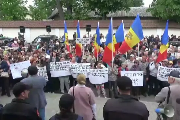 Simpatizanții Moscovei au luat cu asalt străzile din Chișinău. Protest masiv al simpatizanților ȘOR la Curtea Constituțională