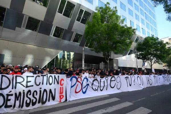 Proteste la Paris. Fanii PSG nu mai vor supervedete. „Ne-am săturat de mercenari”