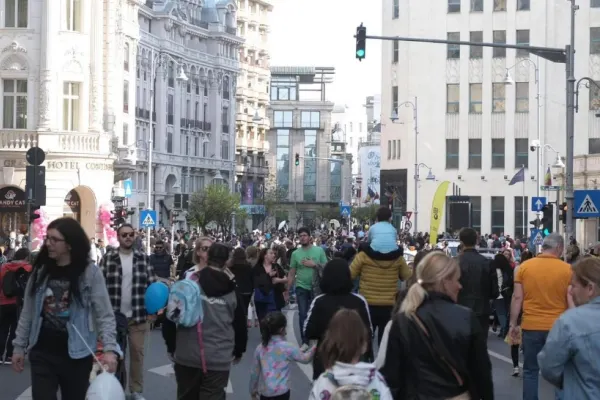 Centrul Capitalei, blocat total. Un nou weekend pietonal în București, în cadrul proiectului „Străzi deschise”