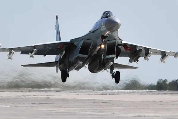 Război Ucraina. Un avion rusesc de ultimă generație a fost doborât în Marea Neagră VIDEO
