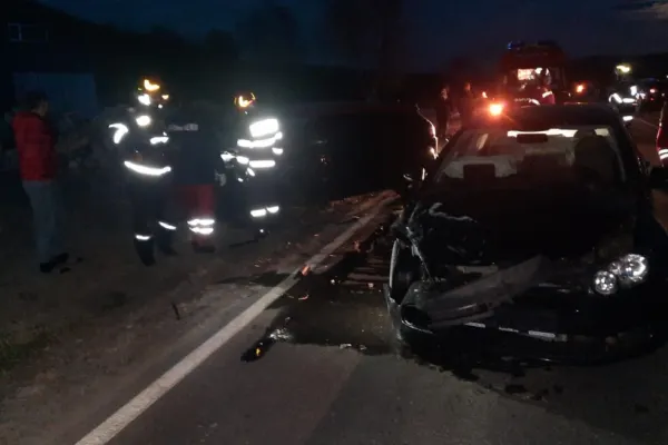 Accident auto cu 3 mașini implicate, pe un drum național din Vaslui. O tânără a ajuns la spital cu răni grave (FOTO)