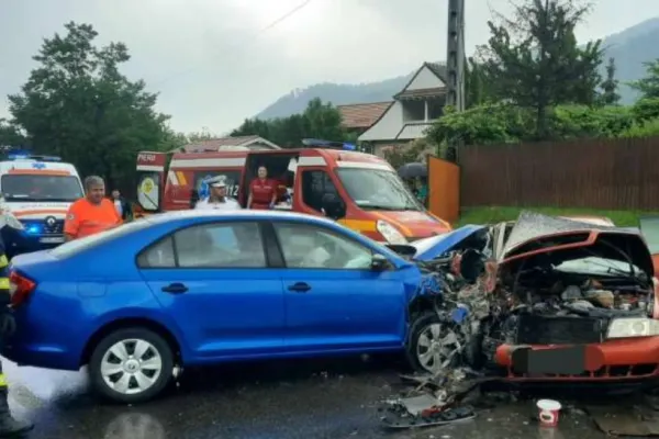 Accident grav cu 5 victime în Neamț, printre care și 2 copii, după un impact între 3 mașini