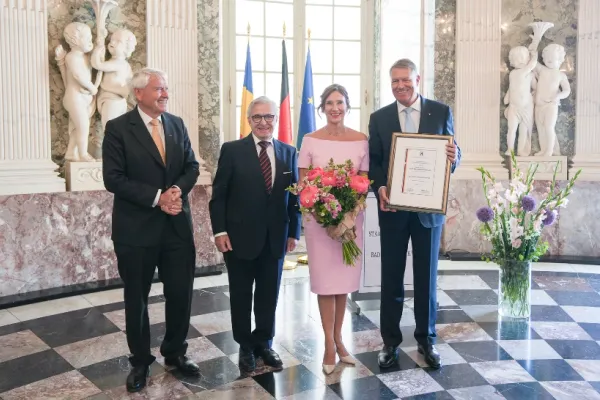 Administrația Prezidențială, prima reacție în scandalul bijuteriilor de 12.000 de euro purtate de Carmen Iohannis în Germania, alături de președinte