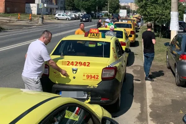 Taximetriștii din întreaga țară au ieșit în stradă să protesteze! Ei cer eliminarea companiilor de transport alternativ