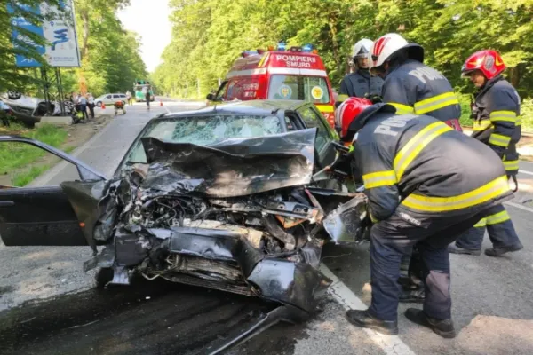 Accident grav, cu 3 morți și o persoană rănită, în județul Sibiu! Una dintre mașinile implicate s-a făcut armonică