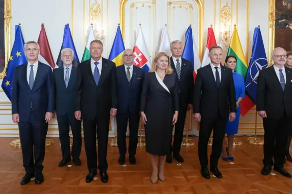 Mesaj ferm pentru Putin de la liderii summitului B9 de la Bratislava: Trebuie să se întărească apărarea pe flancul estic. Susţinem aspiraţiile NATO ale Ucrainei
