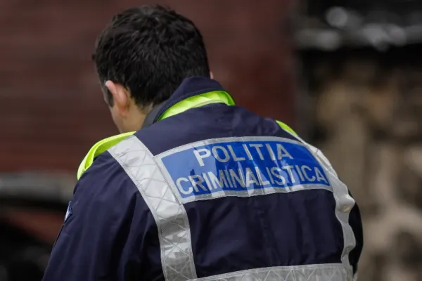 Descoperire șocantă a legiștilor care au examinat trupul fetiței ucise și ascunse în ladă. Cum a fost omorâtă, de fapt, copila