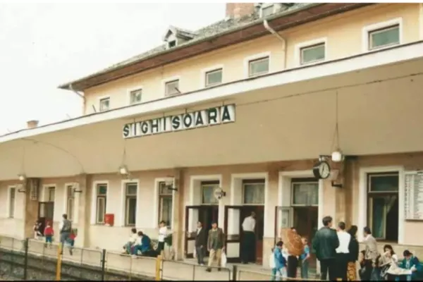 Cazul coliziunii trenurilor din Gara Sighișoara. CFR SA ar fi încercat să mușamalizeze accidentul! Când au reacționat reprezentanții companiei și ce spun aceștia