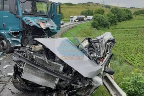 Impact violent între o mașină și o cisternă: 2 morți, șoț și soție, ambii POLIȚIȘTI. Autovehiculele, distruse complet