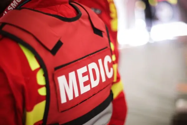 Accident cumplit pe DN 1, la Comarnic. Un autoturism în care se aflau 5 persoane, printre care și 2 copii, s-a răsturnat