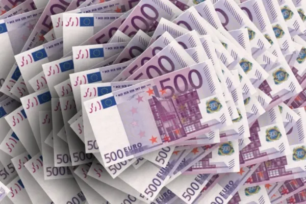 Averi halucinate pentru pensionarii de lux care s-au reangajat pe posturi de șefi. Cum sunt sfidați românii de rând