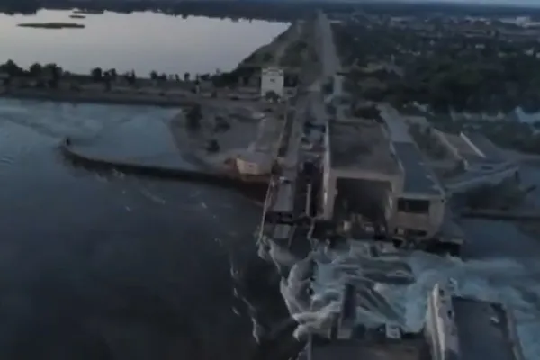 Dezastru în Ucraina - Un baraj de pe fluviul Dnipro a fost aruncat în aer - inundații catastrofale - VIDEO