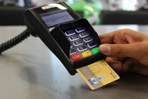 Un tânăr din Cluj-Napoca a găsit un card bancar și a făcut 144 de plăți cu el. Bărbatul, prins după 5 ani - ce au descoperit polițiștii