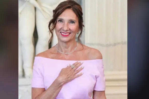 Carmen Iohannis și-a schimbat stilistul - Ce rochie a purtat prima doamnă a României în Germania
