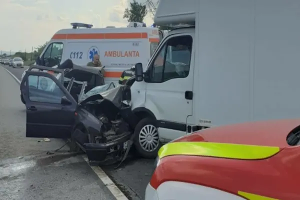 Bărbat în stare gravă, preluat de elicopterul SMURD, în urma unui grav accident rutier în judeţul Cluj - FOTO