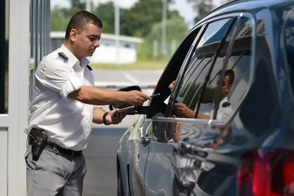 Un compresor de aer mai „special”. Ce au descoperit polițiștii de la vama din Timișoara