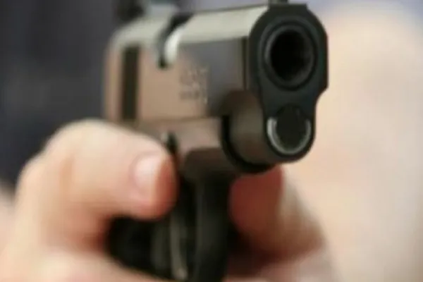 Bărbat, reţinut după ce a ameninţat cu un pistol un client dintr-un restaurat din Capitală! În trecut, bărbatul ar fi lucrat ca agent de securitate