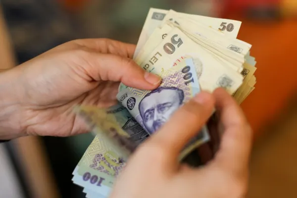 Tinerii pensionari speciali de la guvern, cu venituri impresionante. Unii reușesc să cumuleze pensiile speciale cu un salariu de 10.000 de lei lunar