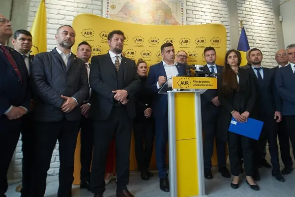 Scandalagiii de la AUR. Modurile neortodoxe prin care s-au remarcat unii politicieni din partidul condus de Simion