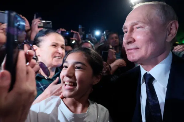 Vladimir Putin, prima apariție după revolta Wagner: Baie de mulțime în cea mai săracă zonă - Îi îmbrățișează pe contestatarii războiului din Ucraina
