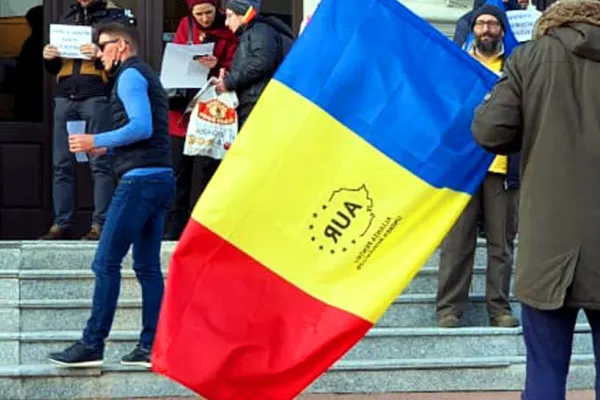 Klaus Iohannis, lovitură pentru partidul AUR - Președintele a promulgat legea care prevede că pe drapelul României nu pot fi adăugate alte simboluri