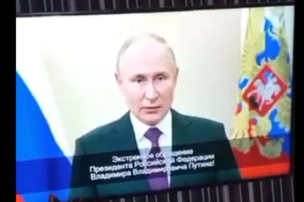 Un videoclip trucat cu Vladimir Putin care declară legea marțială și spune că Rusia este atacată a băgat spaima în ruși