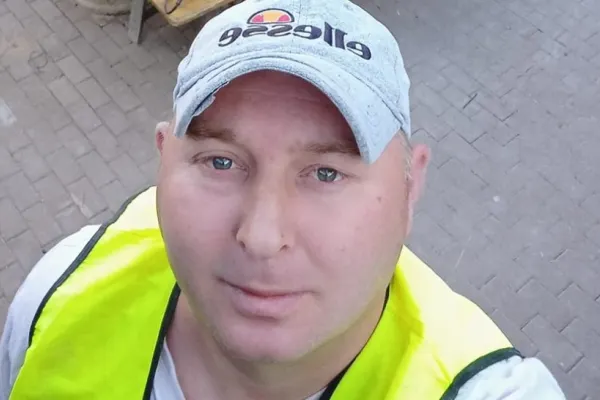 Crima din Berceni. Ilie Șerbuc, bărbatul suspectat că a ucis o fată de 12 ani și i-a ascuns trupul în canapea, a fost adus în România