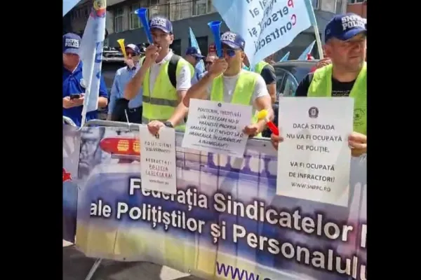 Polițiștii au ieșit în stradă. Se plâng de condițiile de muncă și salariile mici VIDEO