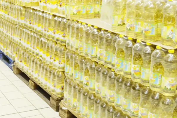 Cu cât ar urma să se vândă uleiul după reducerea prețurilor promisă de Guvernul Ciolacu