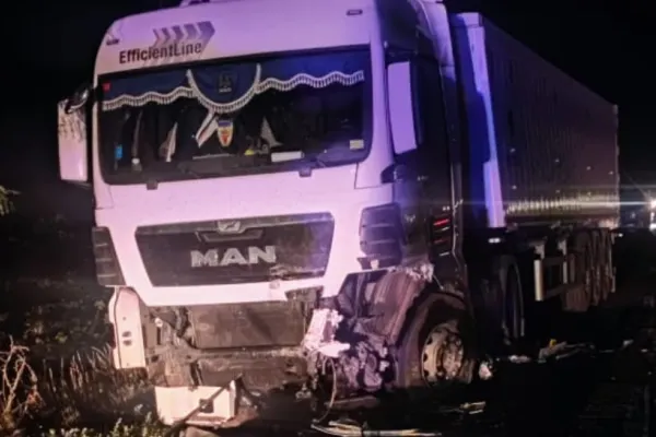 Tragedie fără margini: tată și fiică, morți în accident - Mașina lor s-a izbit violent de un camion