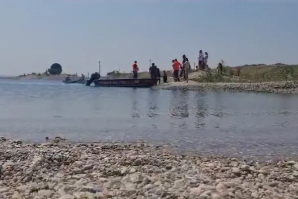 Doi copii de 12 și 13 ani au murit înecați în Olt. Trupurile lor, găsite după 20 de ore de căutări