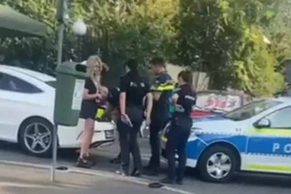 Sonia Ferrari, oprită în trafic de polițiști. Vedeta se afla la volan fără permis - SURSE