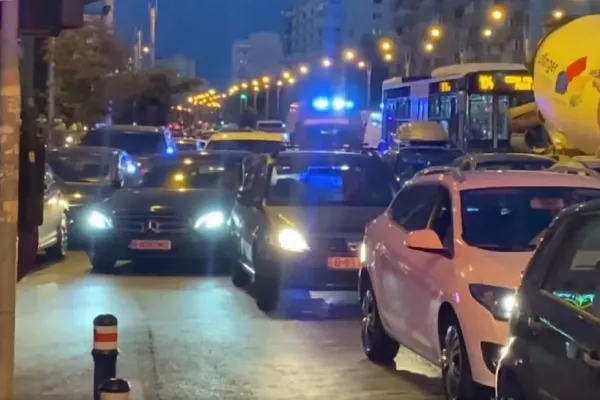 Accident grav în Capitală: Coliziune între 2 mașini în intersecția periculoasă de la Morarilor - FOTO&VIDEO
