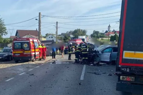 Accident foarte grav - DN2, complet blocat după ce două TIR-uri și un autoturism s-au ciocnit
