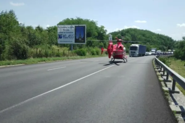 Accident grav pe "Dealu Negru", Vâlcea - Elicopterul SMURD, chemat de urgență pentru a prelua o femeie gravidă